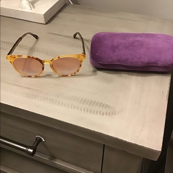 Authentic Gucci sunglasses - Picture 2 of 4